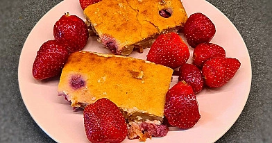 Pīrāgs no baltajām pupiņām ar ķiršiem un banāniem – veselīga kūka bez miltiem