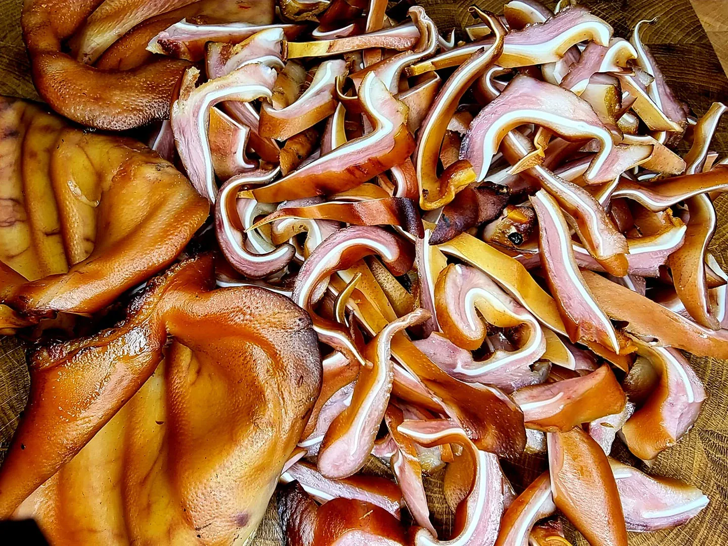 Karštai rūkytos kiaulės ausys