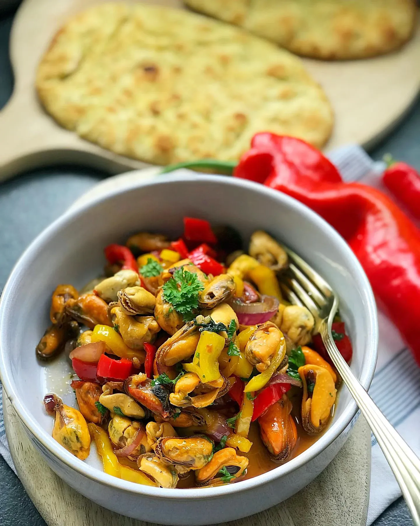 Małże w słodkim sosie sojowym z warzywami