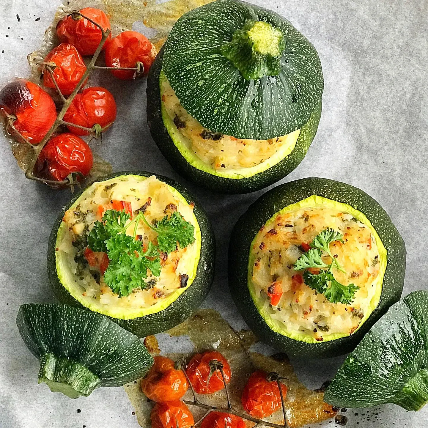 Faszerowane okrągłe cukinie z ryżem i serem feta