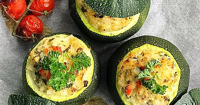 Faszerowane okrągłe cukinie z ryżem i serem feta