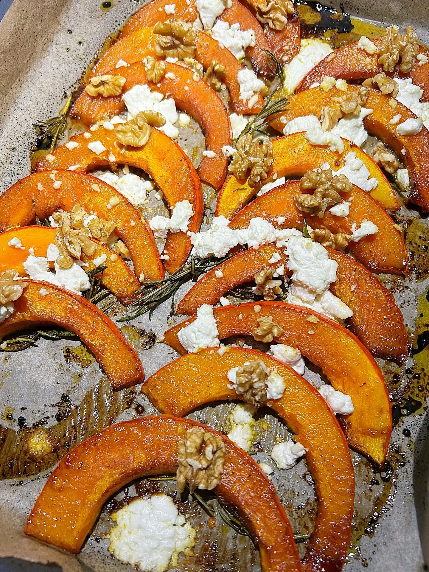 Pieczona dynia w marynacie z kozim serem i orzechami włoskimi 🍁🎃😋