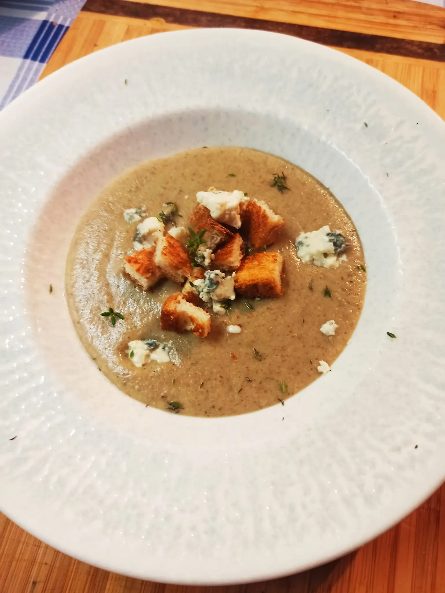 Labai paprasta trinta pievagrybių sriuba su pelėsiniu sūriu 🍄🧀