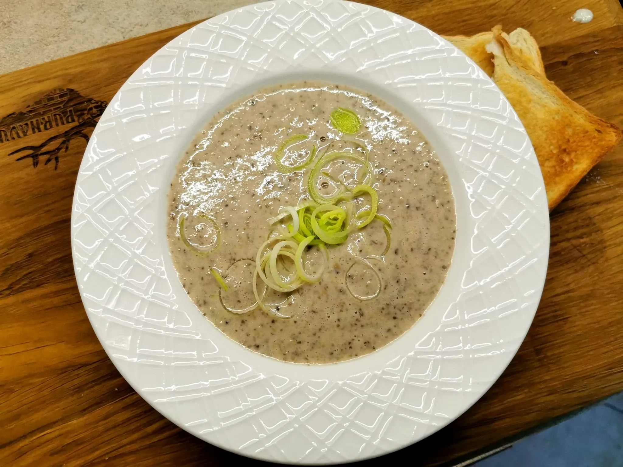 Trinta šampinjonų sriuba su pienu ir grietinėle