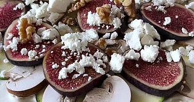 Pizza z figami, serem kozim i miodem