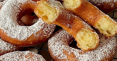 Miękkie i puszyste oponki serowe z twarogiem