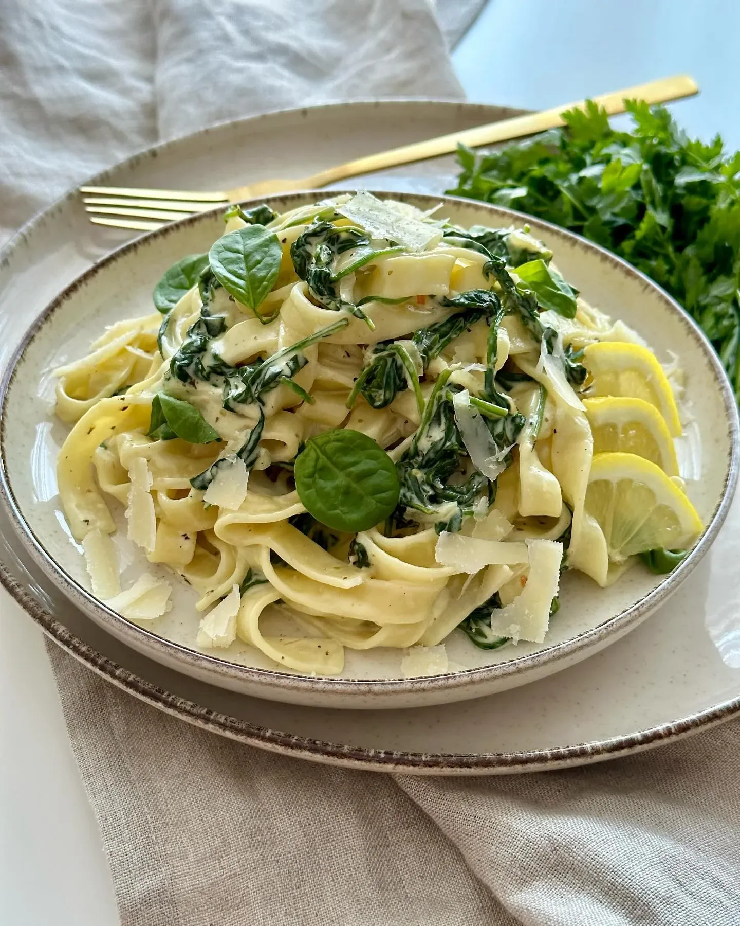 Makaron tagliatelle ze szpinakiem w kremowym sosie mascarpone