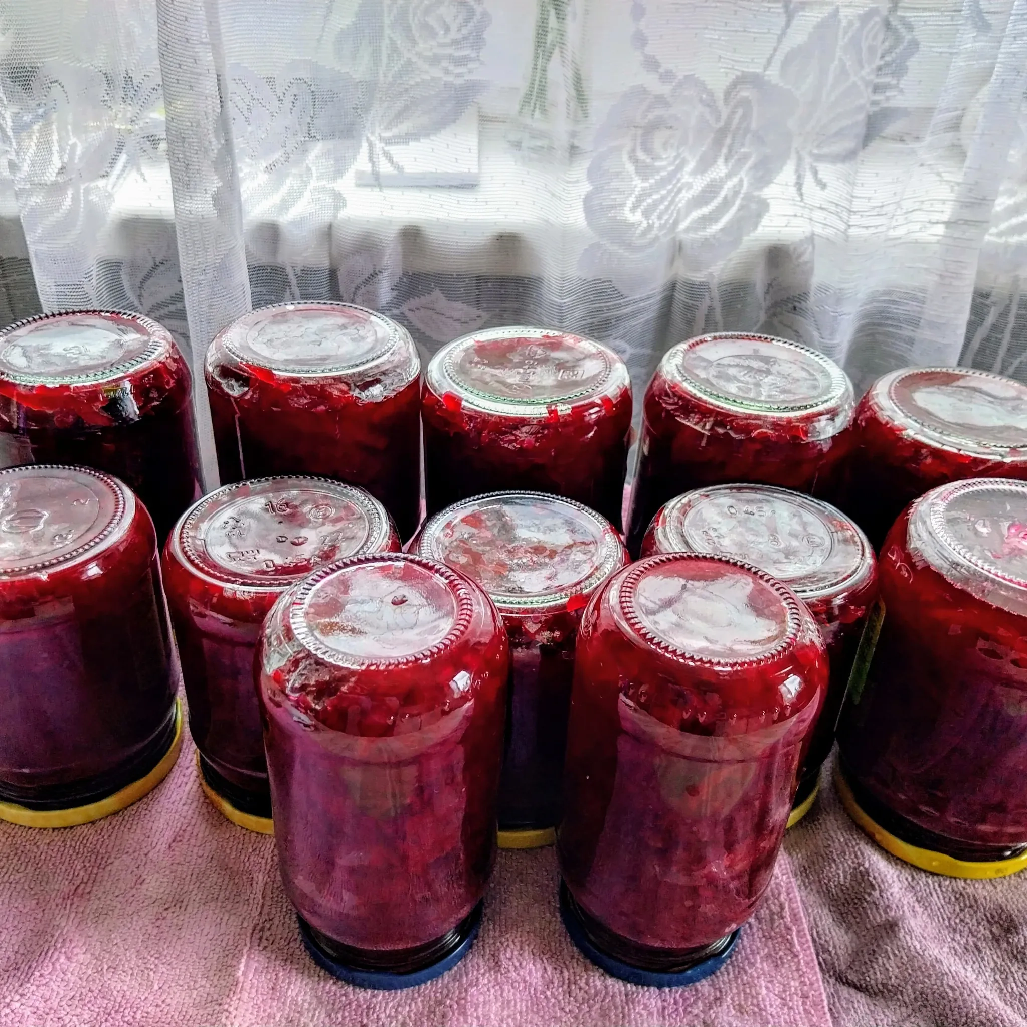 Marinuoti burokėliai su obuolių actu žiemai