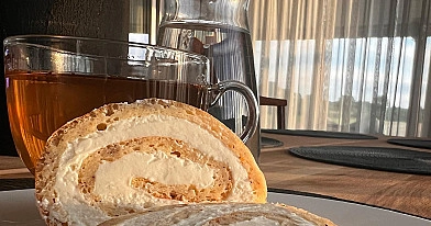 Legendinis Kuršėnų vyniotinis su kondensuotu pienu ir plombyro skonio desertine varške