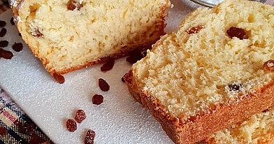 Paprastas, greitas ir purus pyragas su kefyru ir razinomis