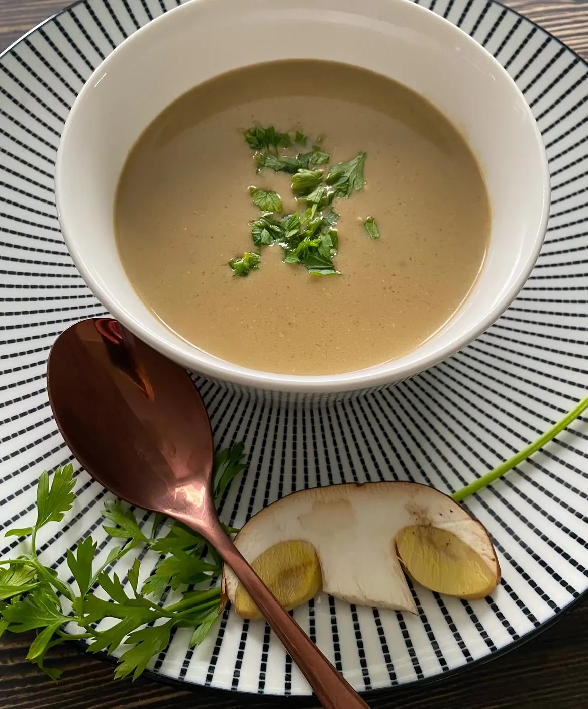 Skaniausia trinta pievagrybių sriuba su grietinėle