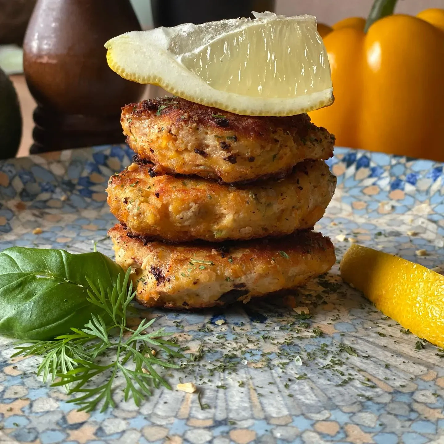 Minkšti ir sultingi žuvies blynai su kiaušiniu