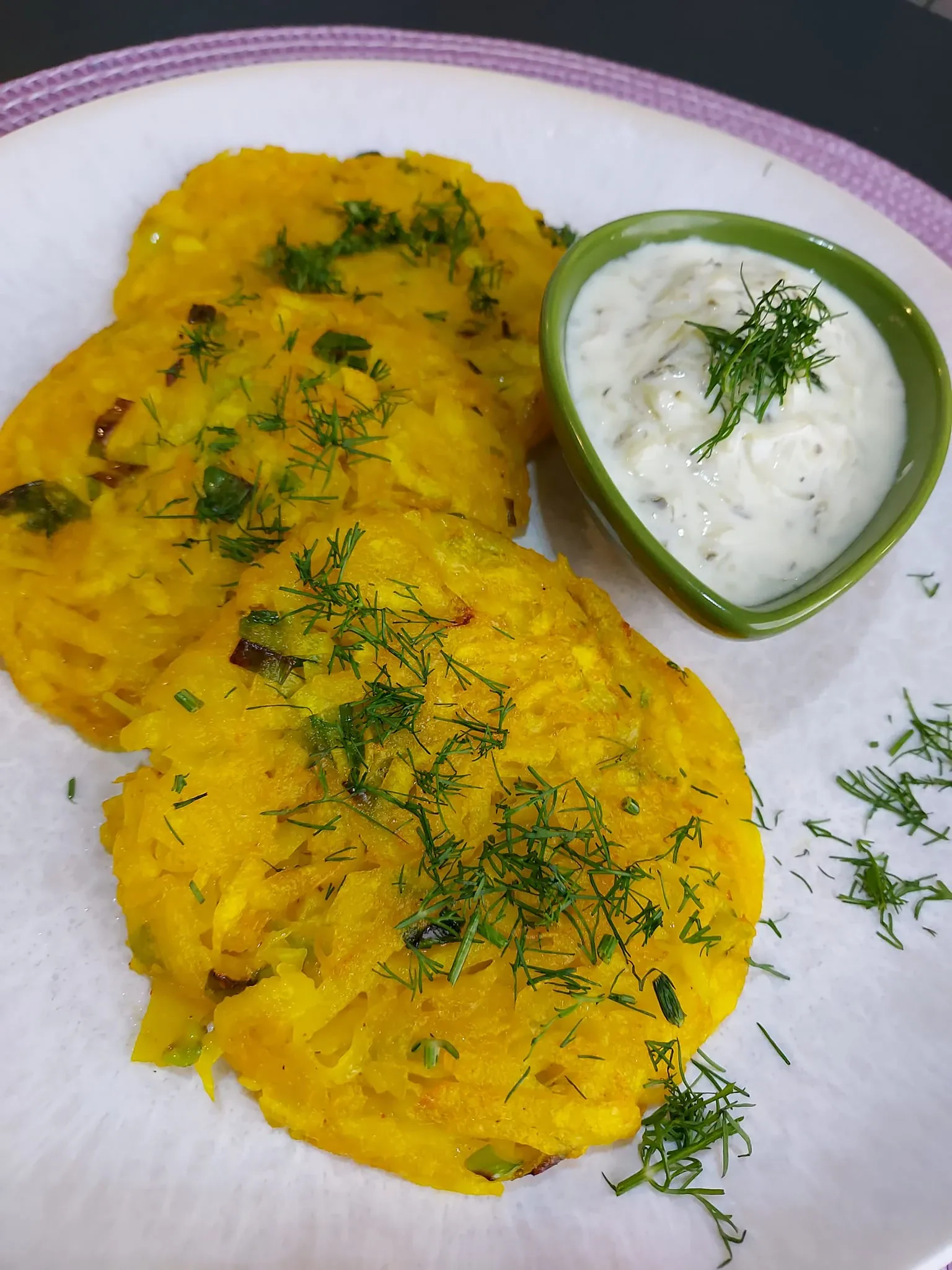 Tarkuotų bulvių blyneliai su cukinija ir morkomis