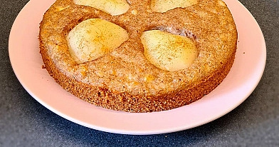 Biezpiena kūka ar bumbieriem un kanēli