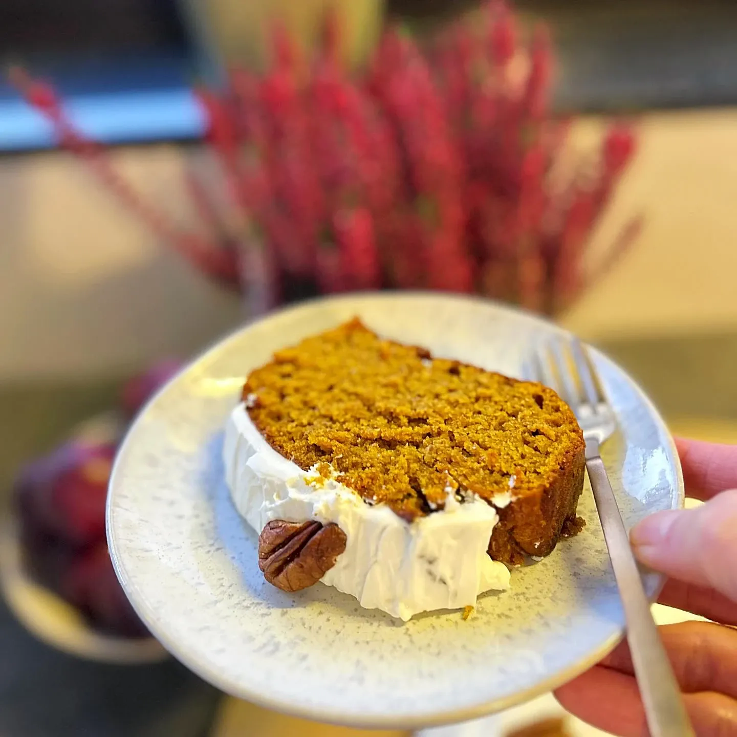 Wilgotne ciasto dyniowe z cynamonem i kremowym serkiem