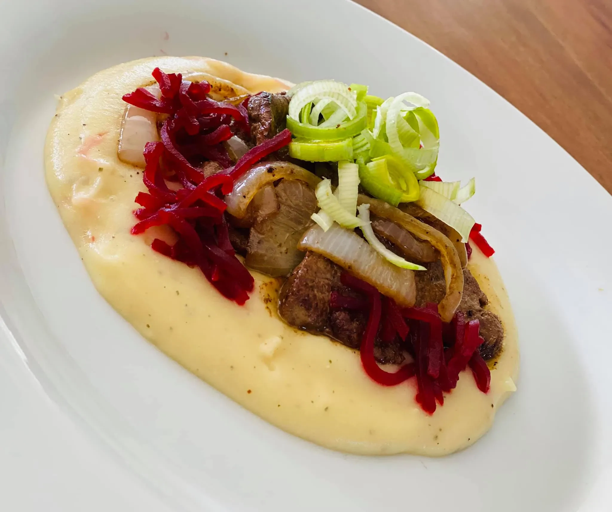 Keptuvėje keptos vištos kepenėlės su miltais