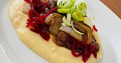 Keptuvėje keptos vištos kepenėlės su miltais