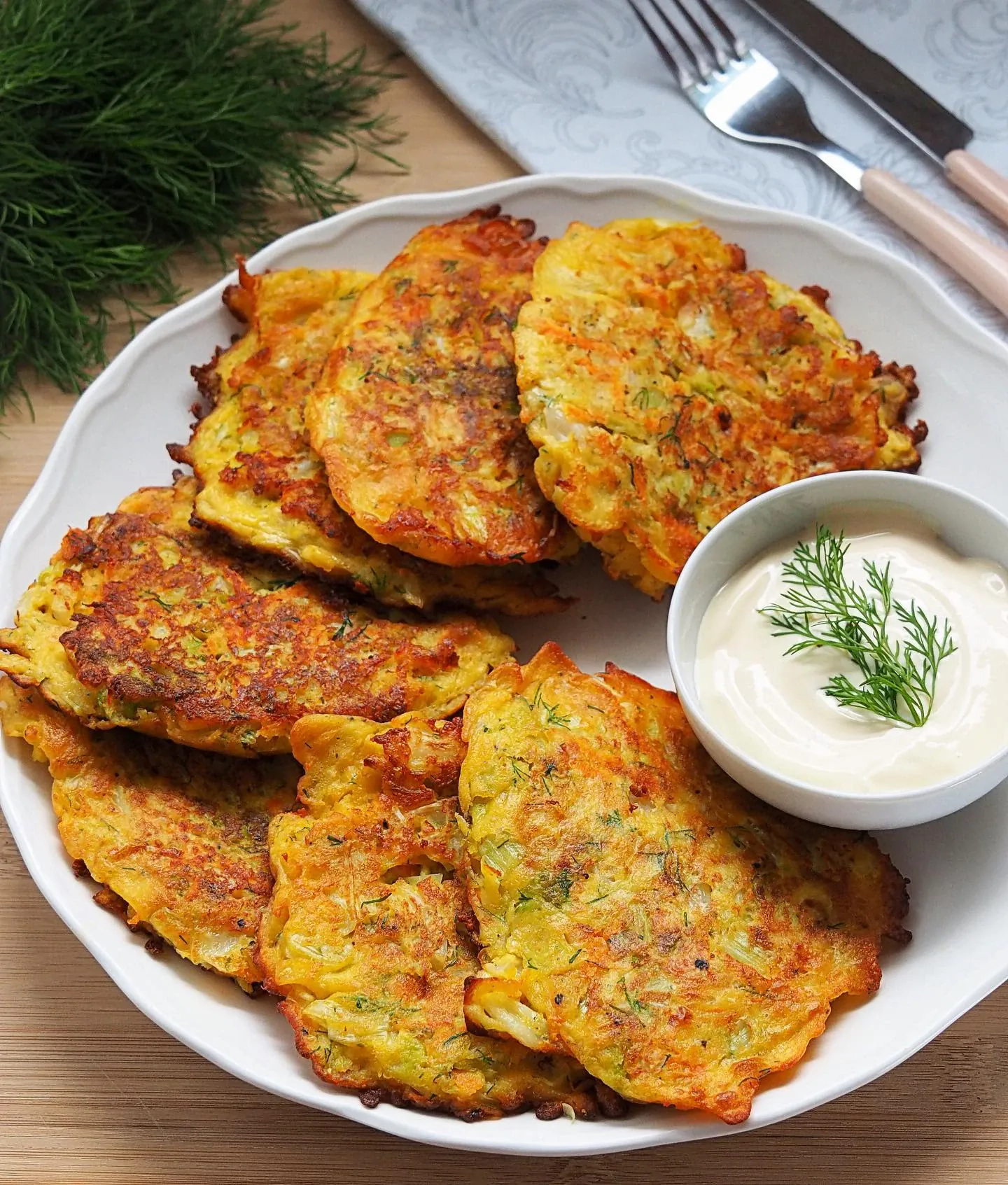 Greiti, vegetariški kopūstų blyneliai, kepti keptuvėje