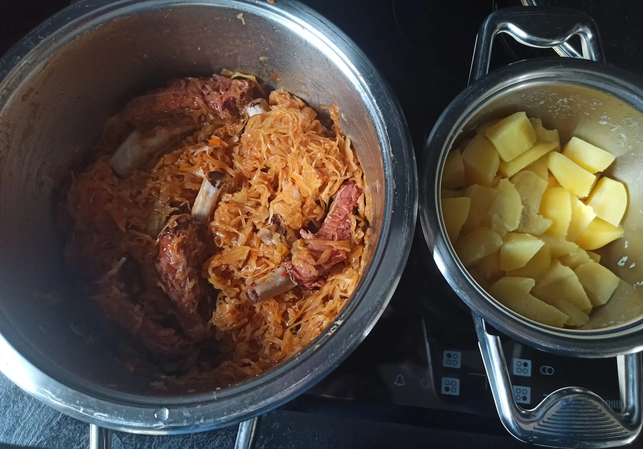 Troškinti rauginti kopūstai su rūkytais šonkauliukais