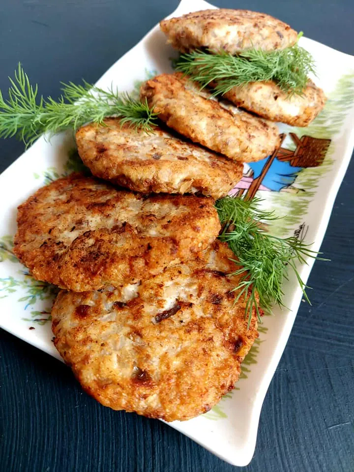 Dietiniai vištienos ir grikių kotletai orkaitėje