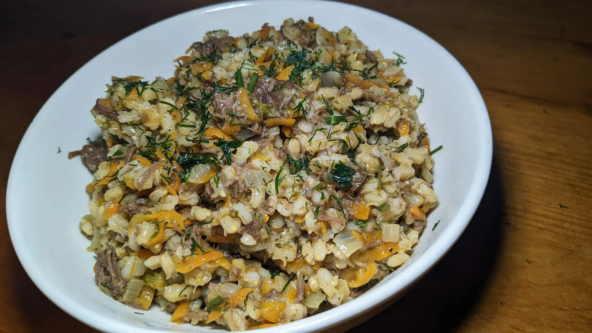 Virti grikiai su morkomis, pievagrybiais, sviestu ir grietine