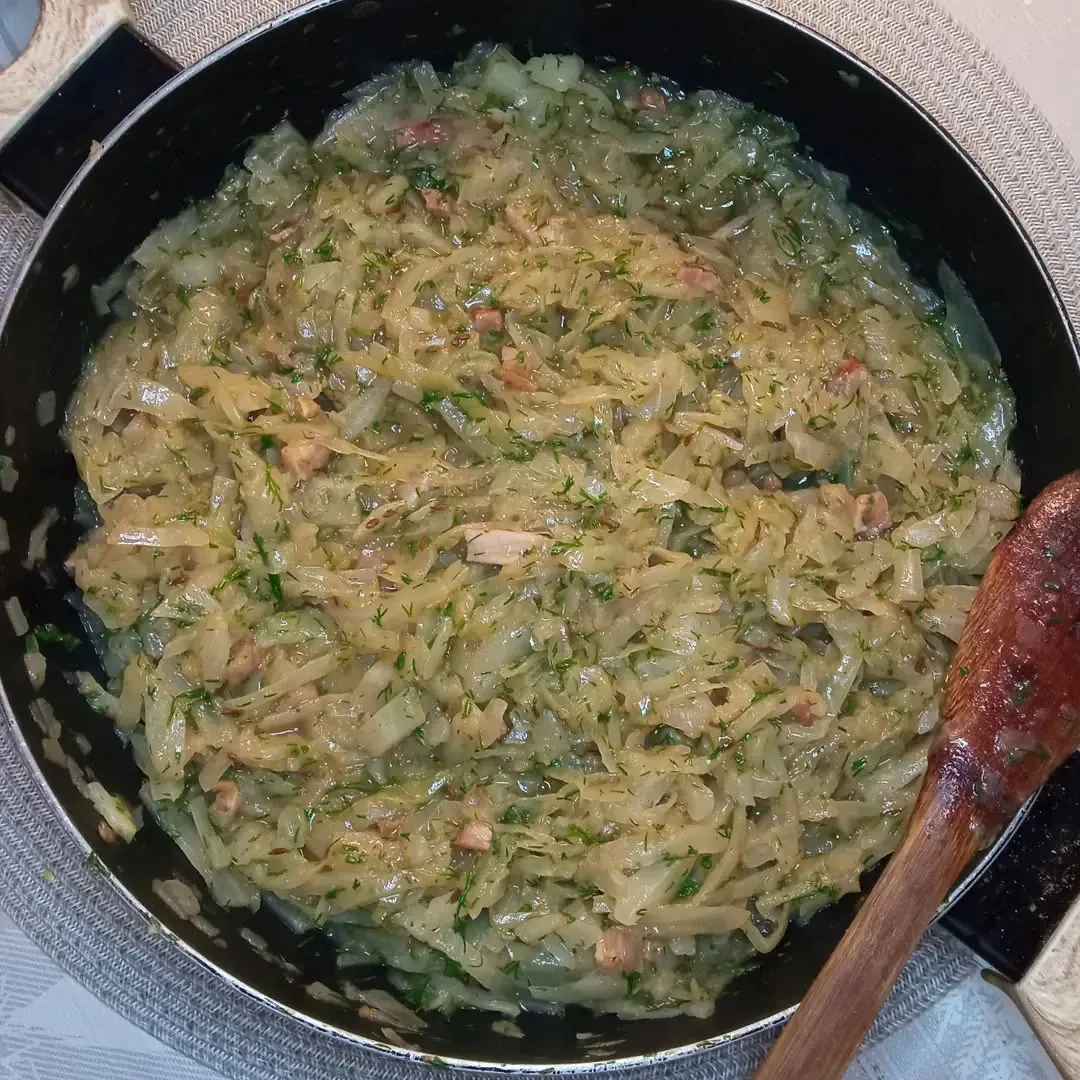 Duszona kapusta z koperkiem i boczkiem