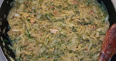 Duszona kapusta z koperkiem i boczkiem