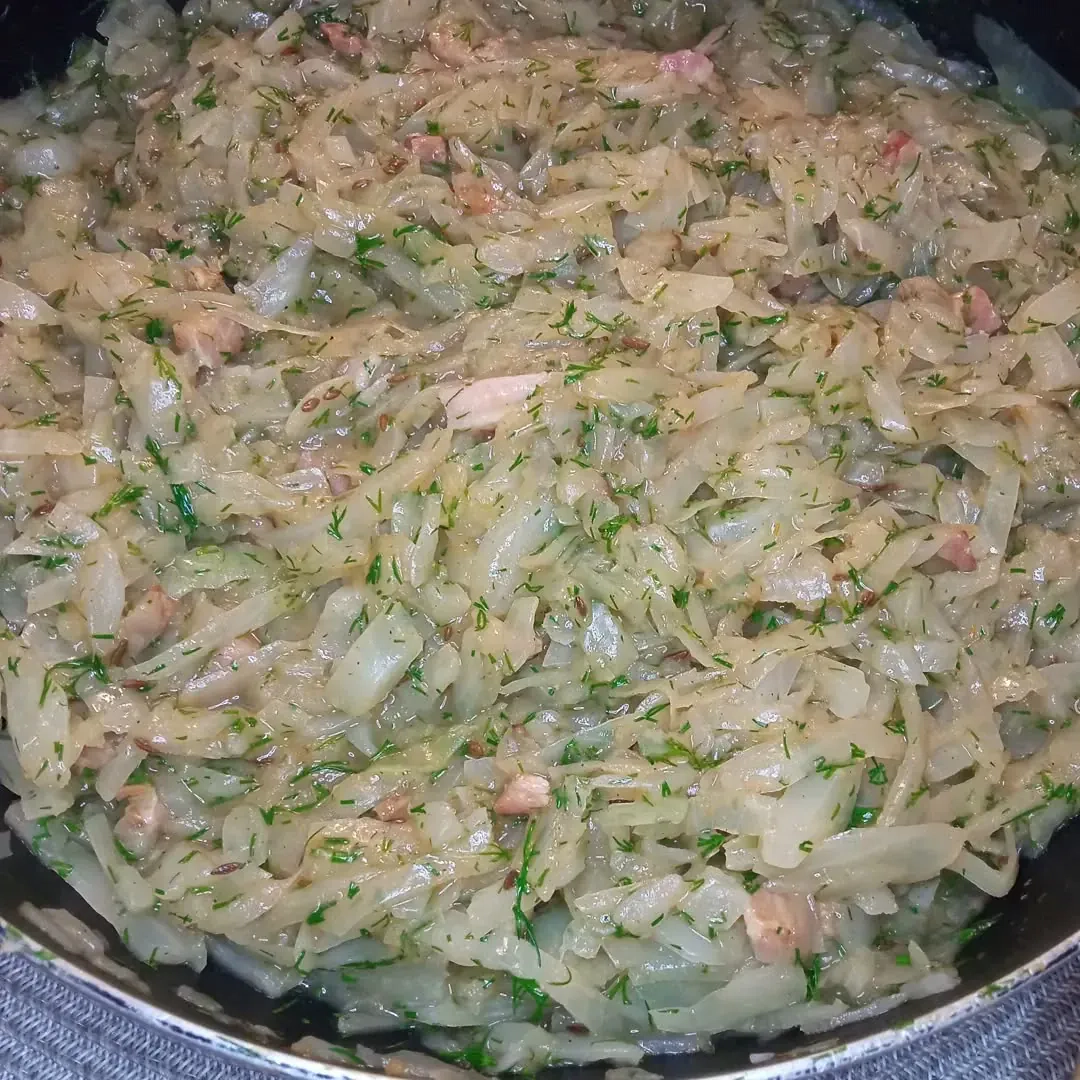 Duszona kapusta z koperkiem i boczkiem