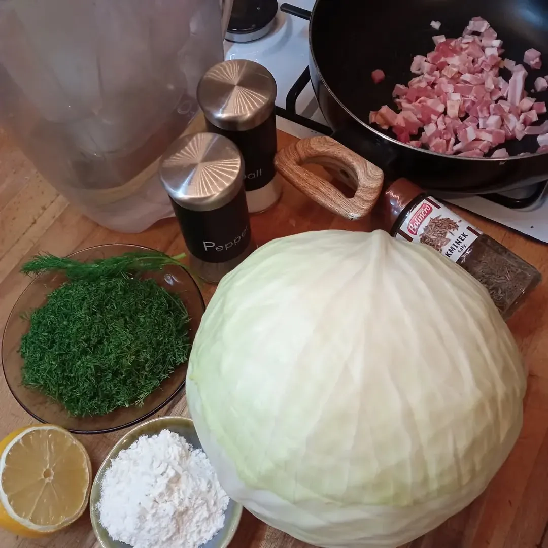 Duszona kapusta z koperkiem i boczkiem