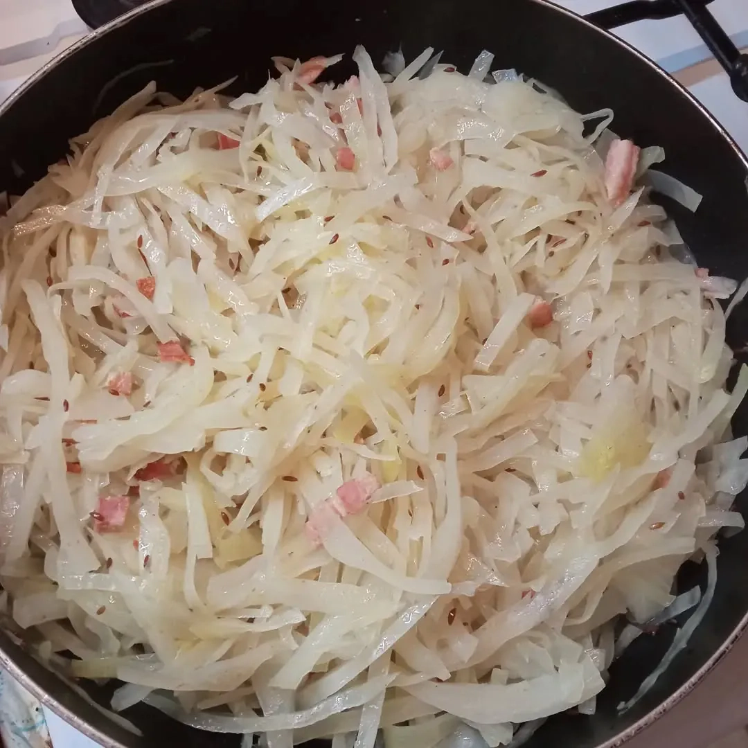 Duszona kapusta z koperkiem i boczkiem
