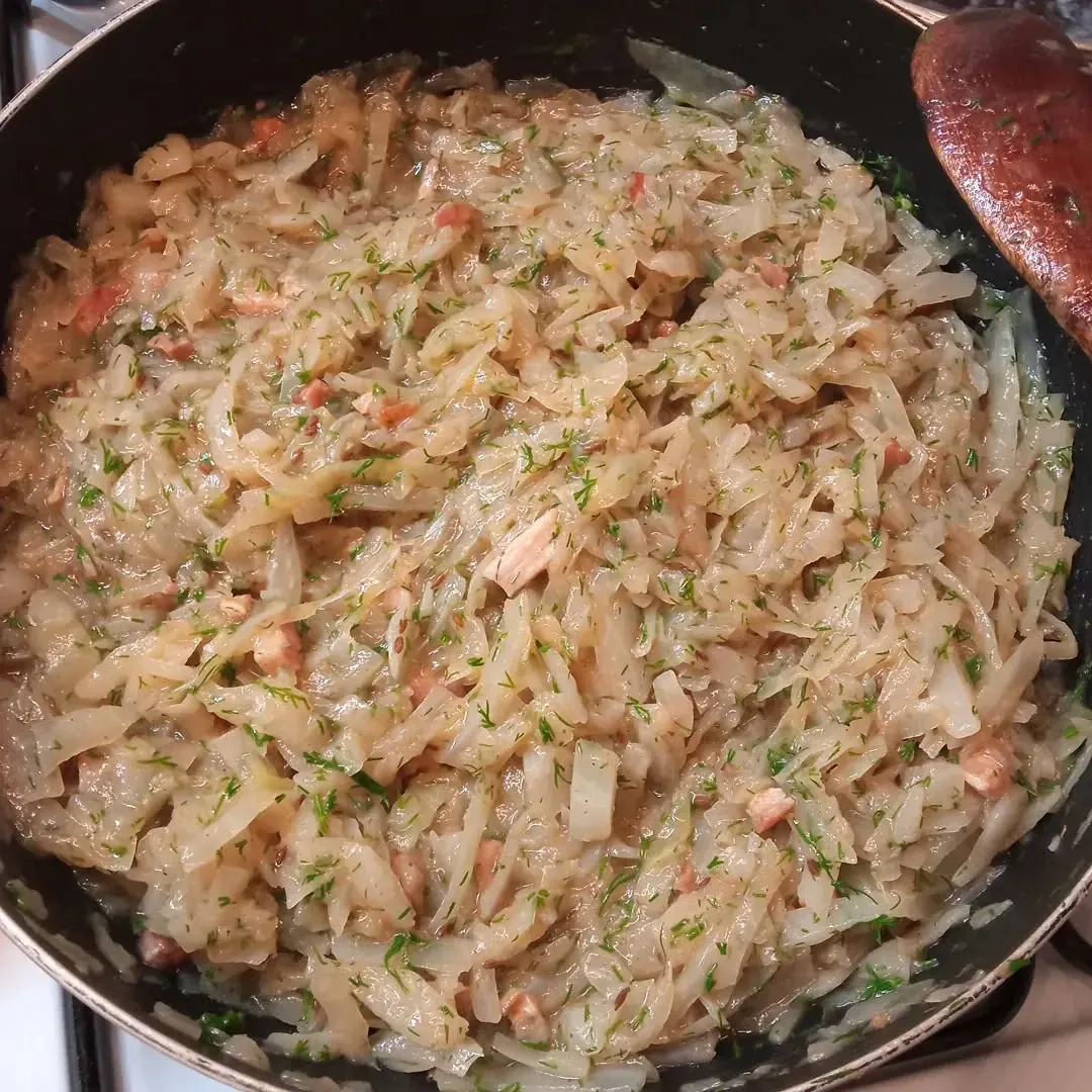 Duszona kapusta z koperkiem i boczkiem
