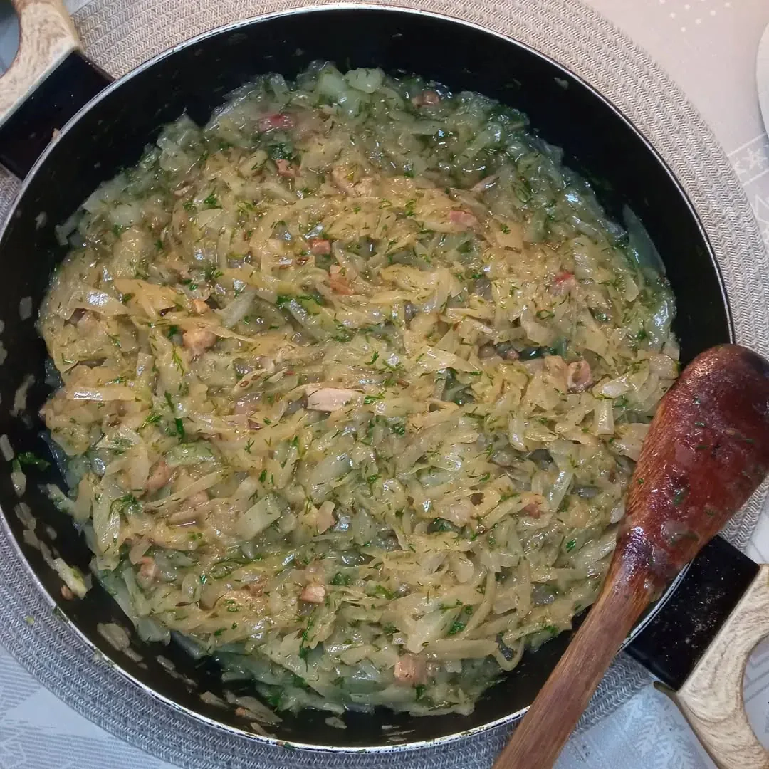 Duszona kapusta z koperkiem i boczkiem