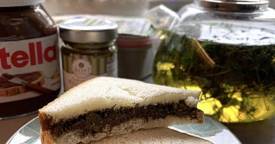 Saldūs trikampiai sumuštiniai su „Nutella“ ir riešutais