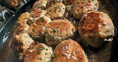 Kiaulienos kotletai su petražolėmis