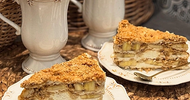 Meduolinis tortas su ricota sūriu ir bananais