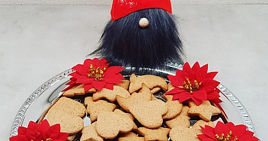 Tobuli, greiti, ploni ir minkšti imbieriniai sausainiai su medumi