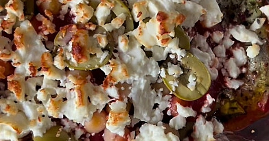 Zapiekanka z cukinią, bakłażanem i fetą z ciecierzycą