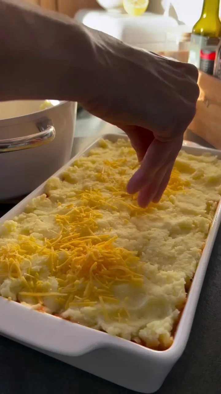 Zapiekanka z soczewicą pod pierzynką ziemniaczaną