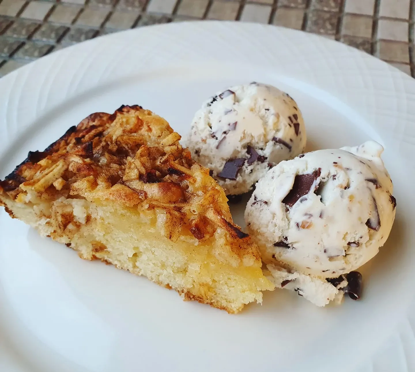 Tobulas obuolių pyragas su aliejumi ir kepimo milteliais