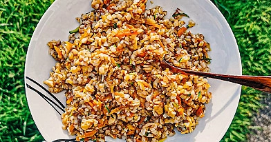 Sotus grikių ir sojos troškinys su daržovėmis