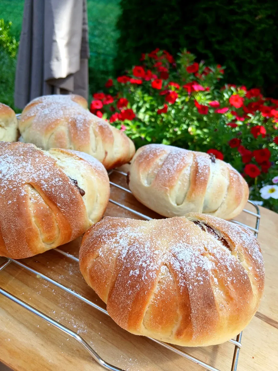 Grzebyki drożdżowe z czekoladą – puszyste bułeczki jak z najlepszej piekarni