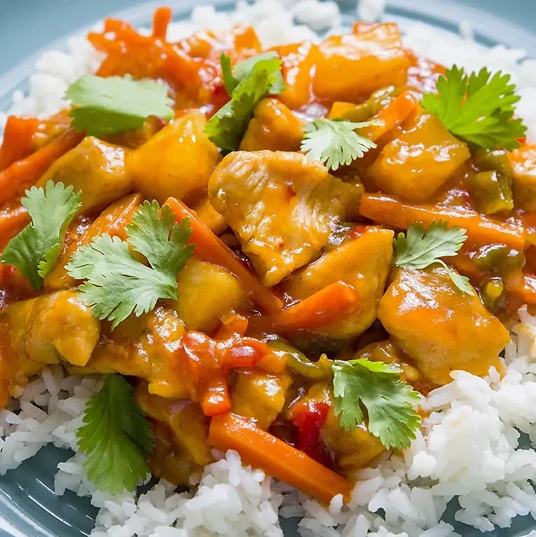 Vištiena morkų padaže su grietinėle