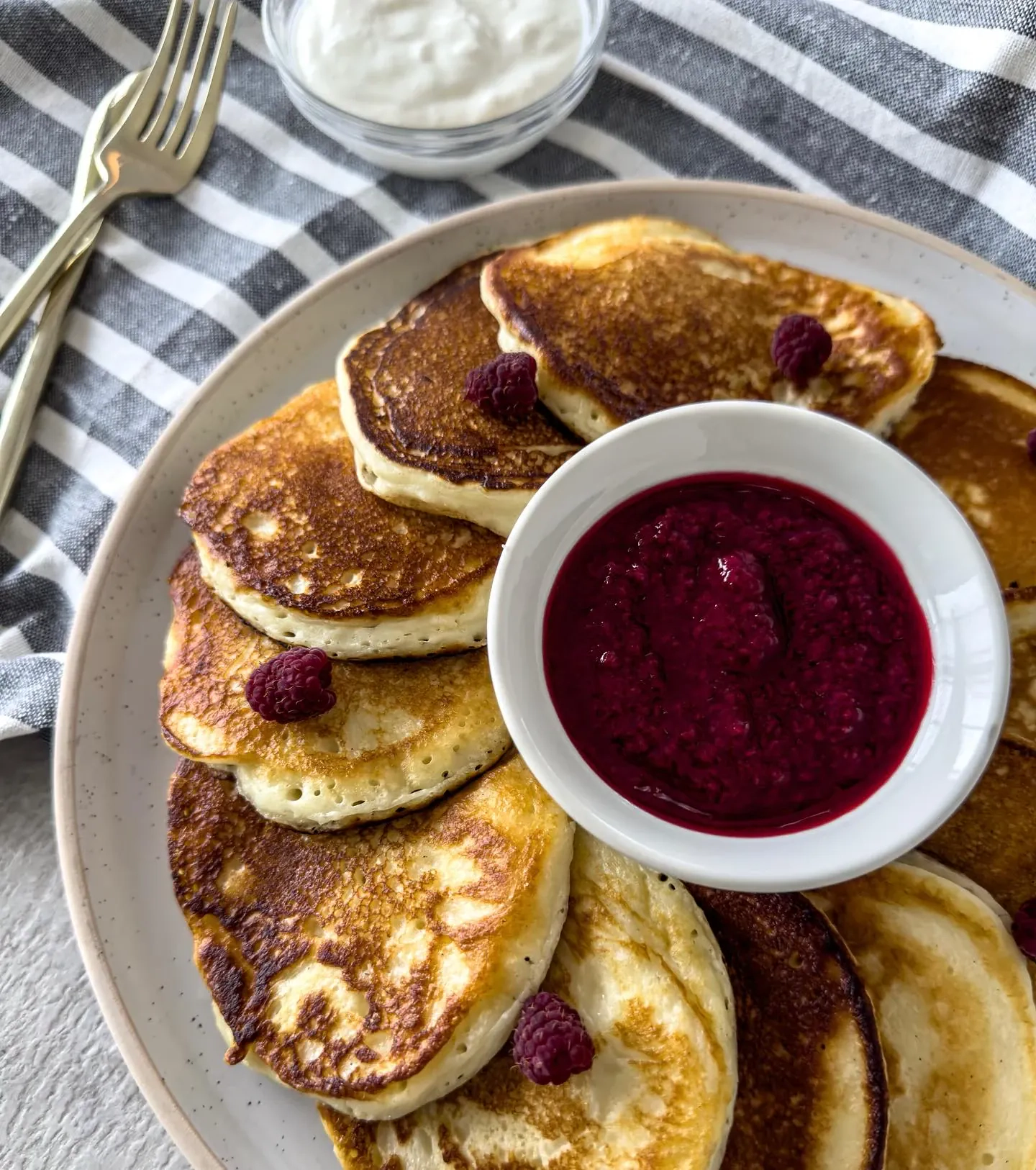Purūs rikotos sūrio blyneliai su kvietiniais miltais