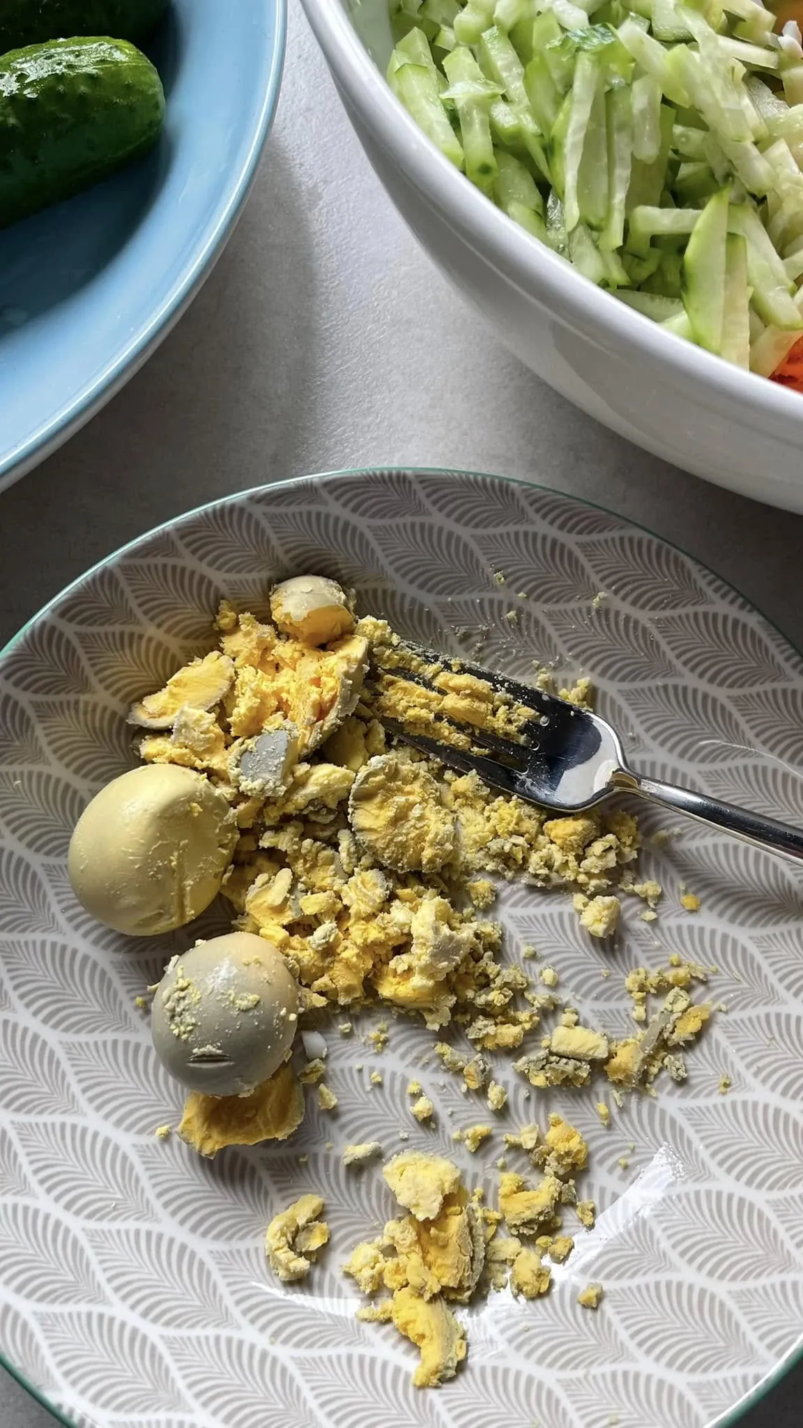 Gaivios baltagūžių kopūstų salotos su jogurtiniu kiaušinių padažu