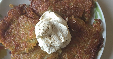 Tarkuotų bulvių bulviniai blynai su mėsos faršo įdaru