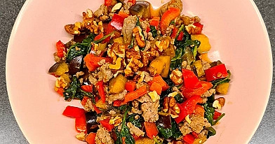 Teļa gaļas sautējums ar baklažāniem, papriku un valriekstiem