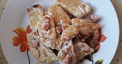 Virtų bulvių švilpikai orkaitėje su šoninės padažu, pagal Beatą