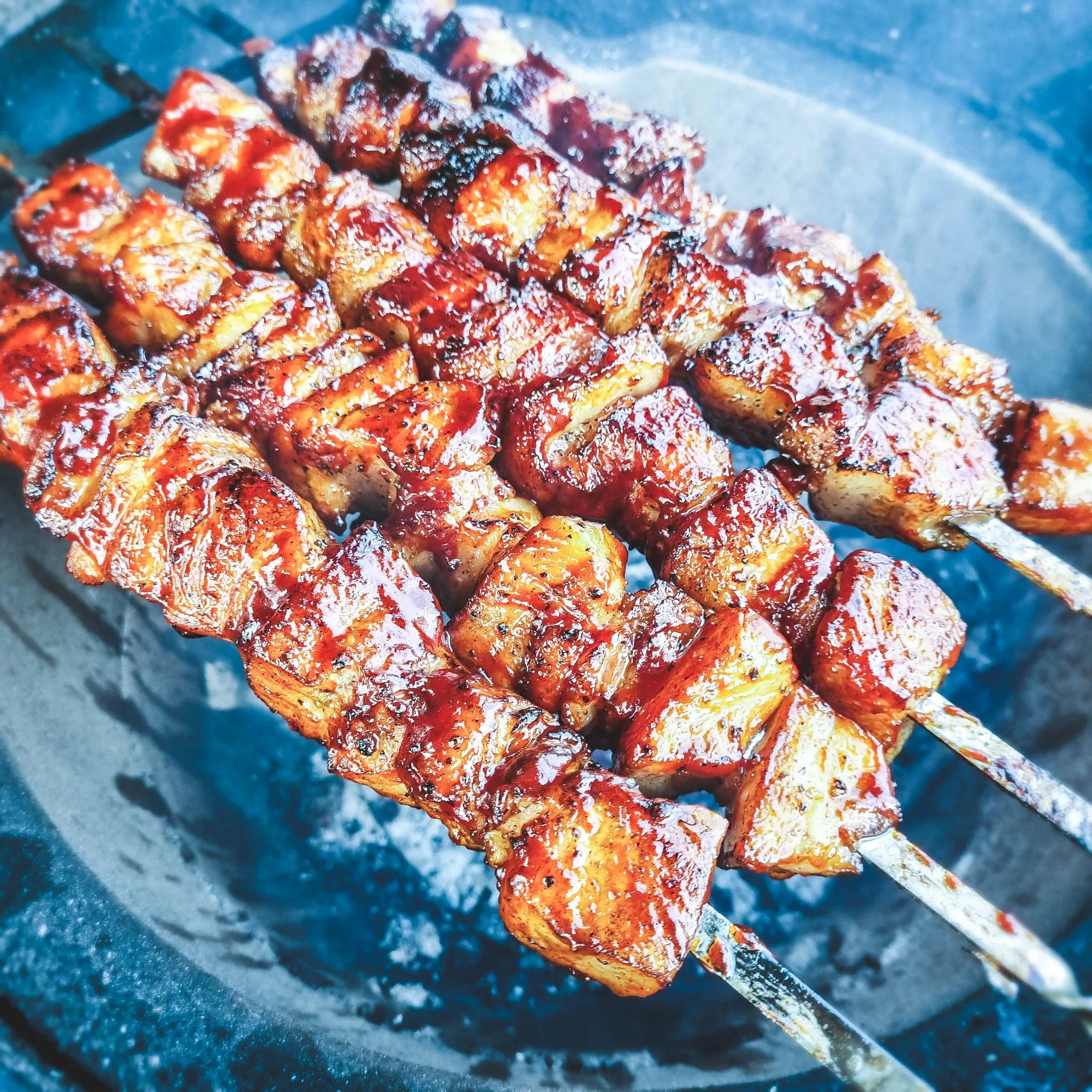 Kiaulienos pažandės šašlykai su tomato glaze ir sojos glazūra