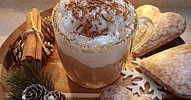 Kawa piernikowa z bitą śmietaną i czekoladą – domowa zimowa rozgrzewka