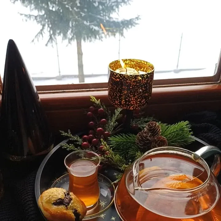 Zimowa herbata z pomarańczą, imbirem i miodem